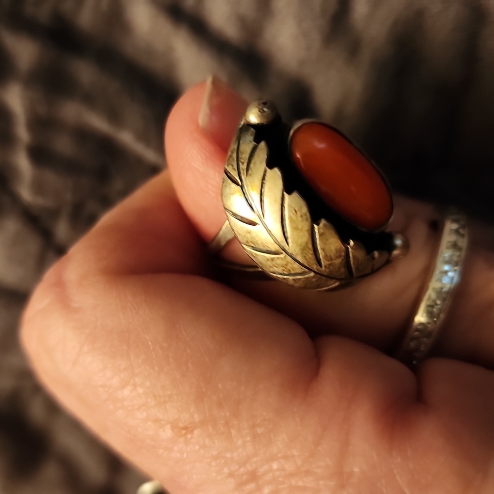 Arizona Navajo coral silver ring. - Picture 3 of 12